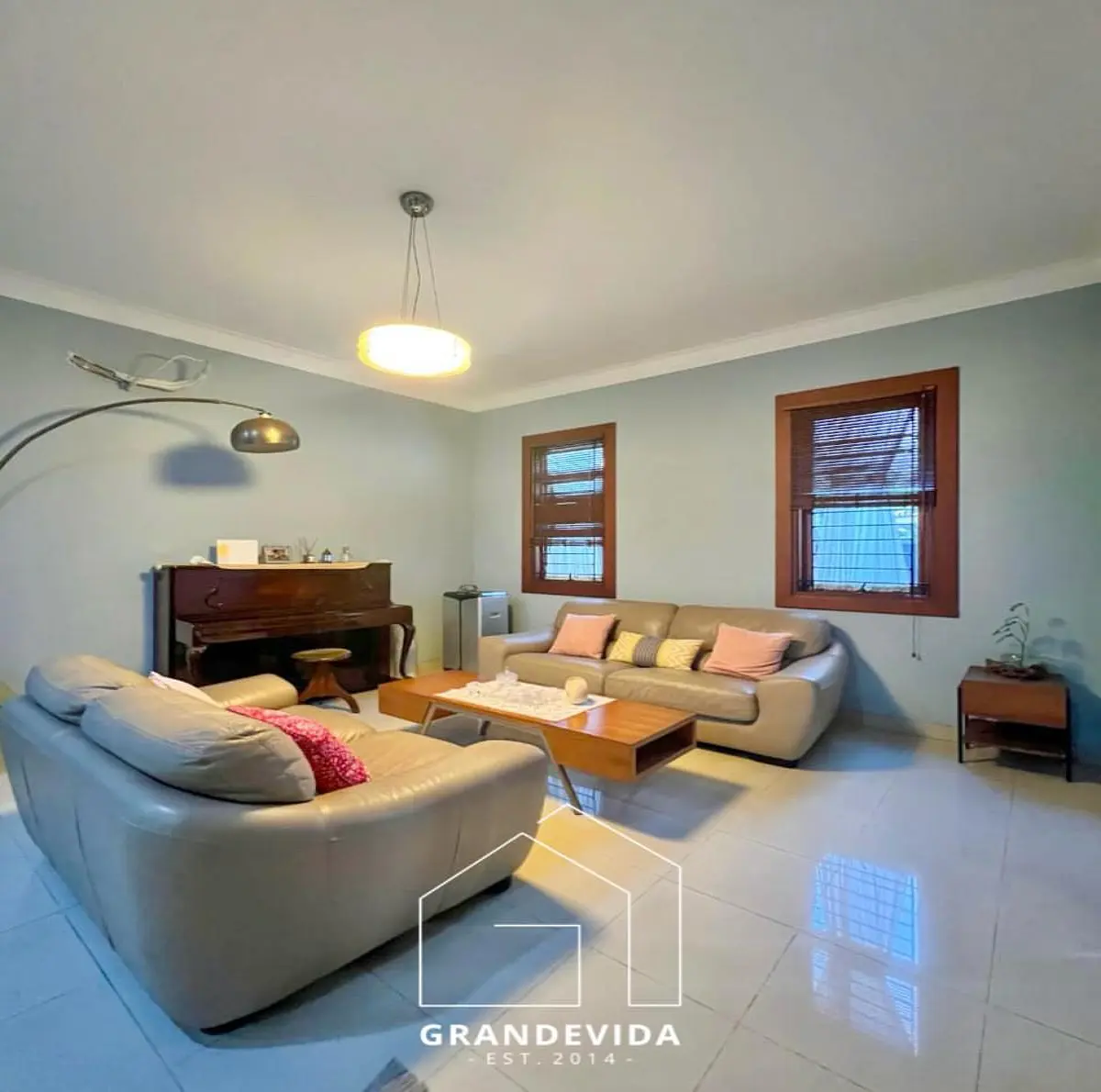 Rumah dijual di Cipete Jakarta Selatan - Dijual Rumah Murah di Cipete, Jakarta Selatan - Dekat Fasilitas Umum (ruang tamu)