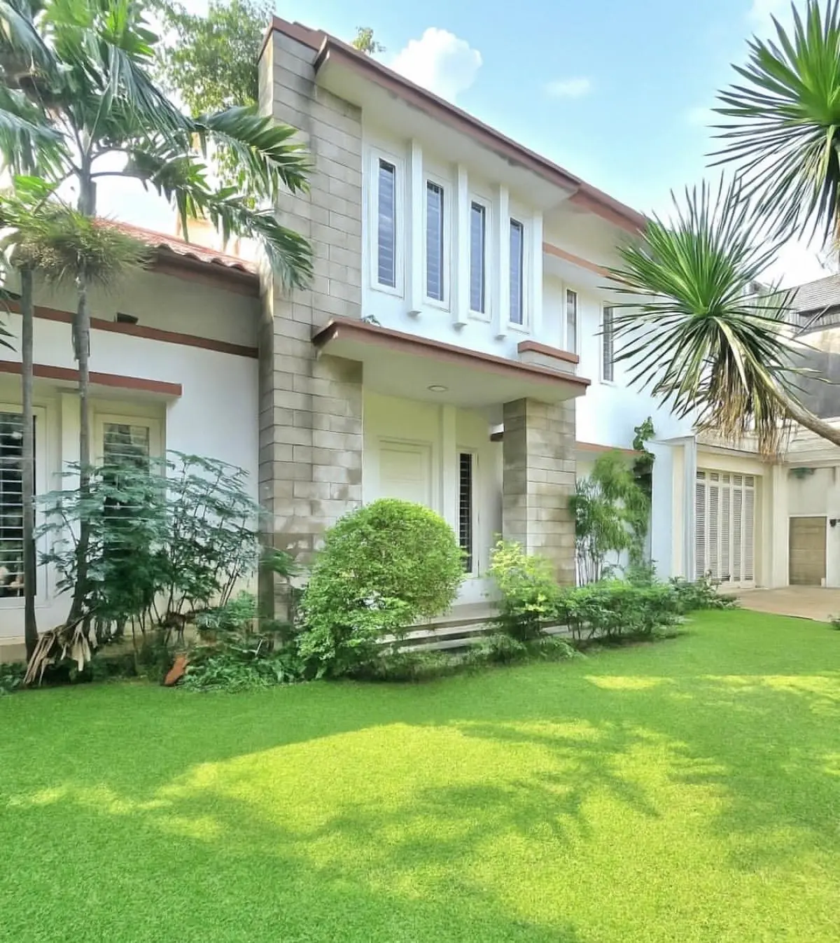 Rumah dijual di Cipete Jakarta Selatan - Rumah Cipete Harga Murah, Lokasi Strategis (tampak samping)