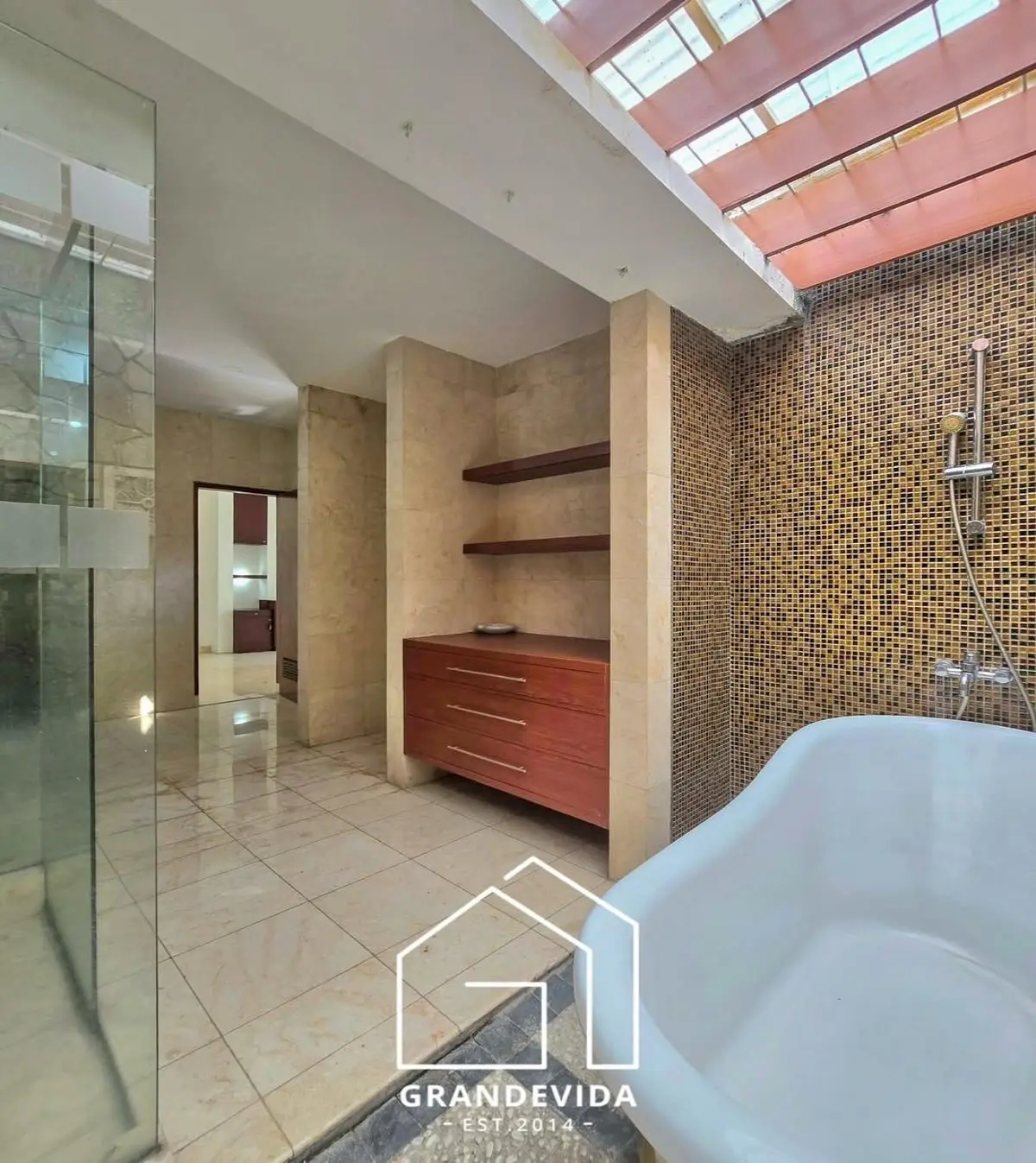 Rumah dijual di Cipete Jakarta Selatan - Rumah Cipete Harga Murah, Lokasi Strategis (ruang tamu)