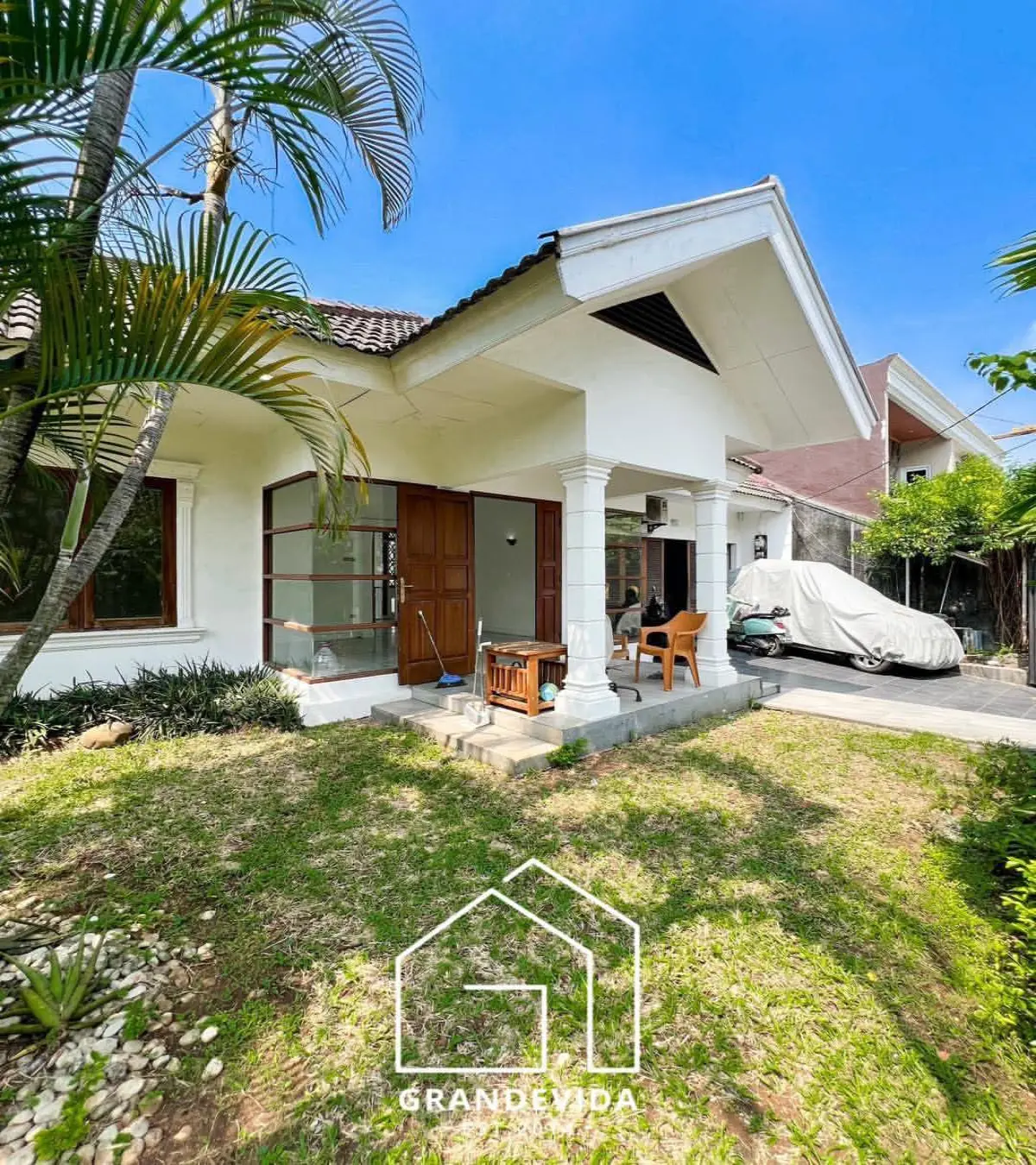 Rumah dijual di Cipete Jakarta Selatan - Rumah Idaman di Cipete Harga Terjangkau, Desain Modern (tampak samping)