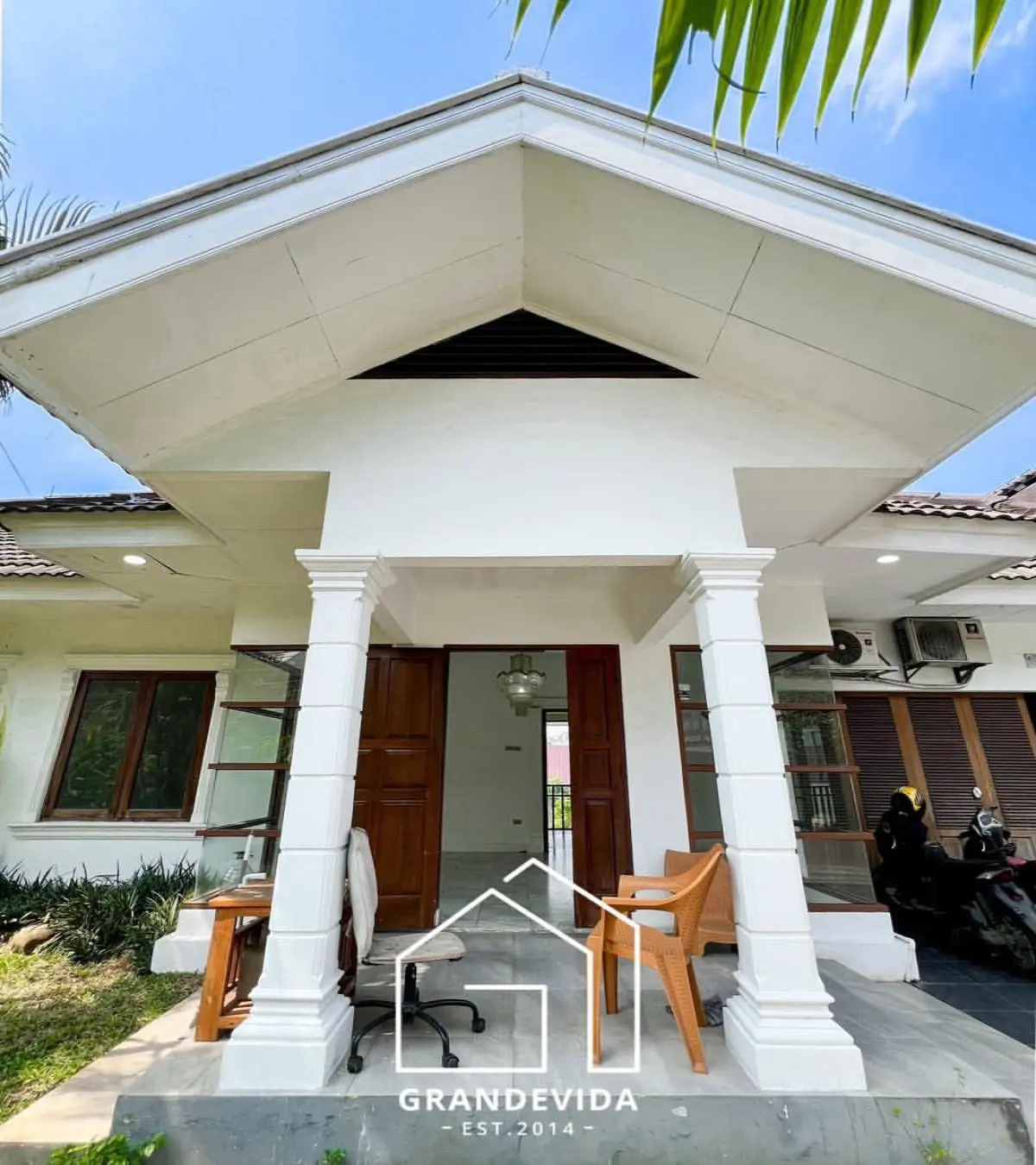Rumah dijual di Cipete Jakarta Selatan - Rumah Idaman di Cipete Harga Terjangkau, Desain Modern (ruang tamu)