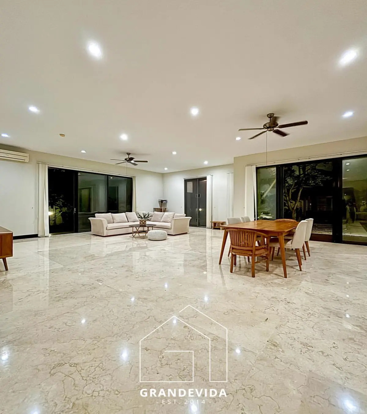Rumah dijual di Cipete Jakarta Selatan - Rumah Murah di Cipete Jakarta Selatan Lokasi Strategis (ruang tamu)