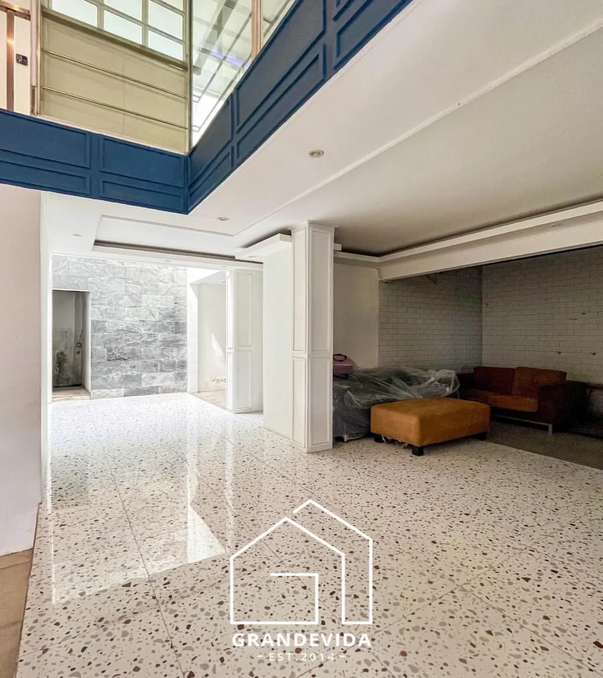 Rumah dijual di Kebayoran Baru Jakarta Selatan - Ruang Usaha Dijual Kebayoran Baru Jakarta Selatan (tampak samping)