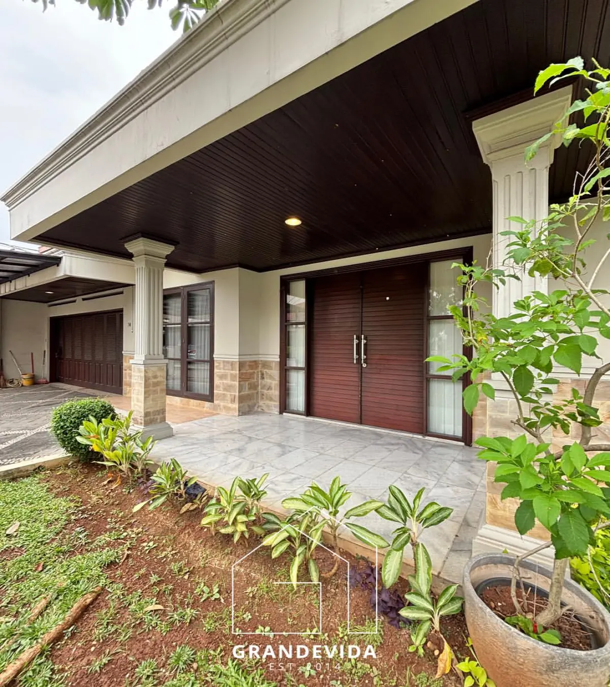 Rumah dijual di Cipete Jakarta Selatan - Dijual Rumah Mewah di Cipete, Jakarta Selatan - Lokasi Strategis (ruang tamu)