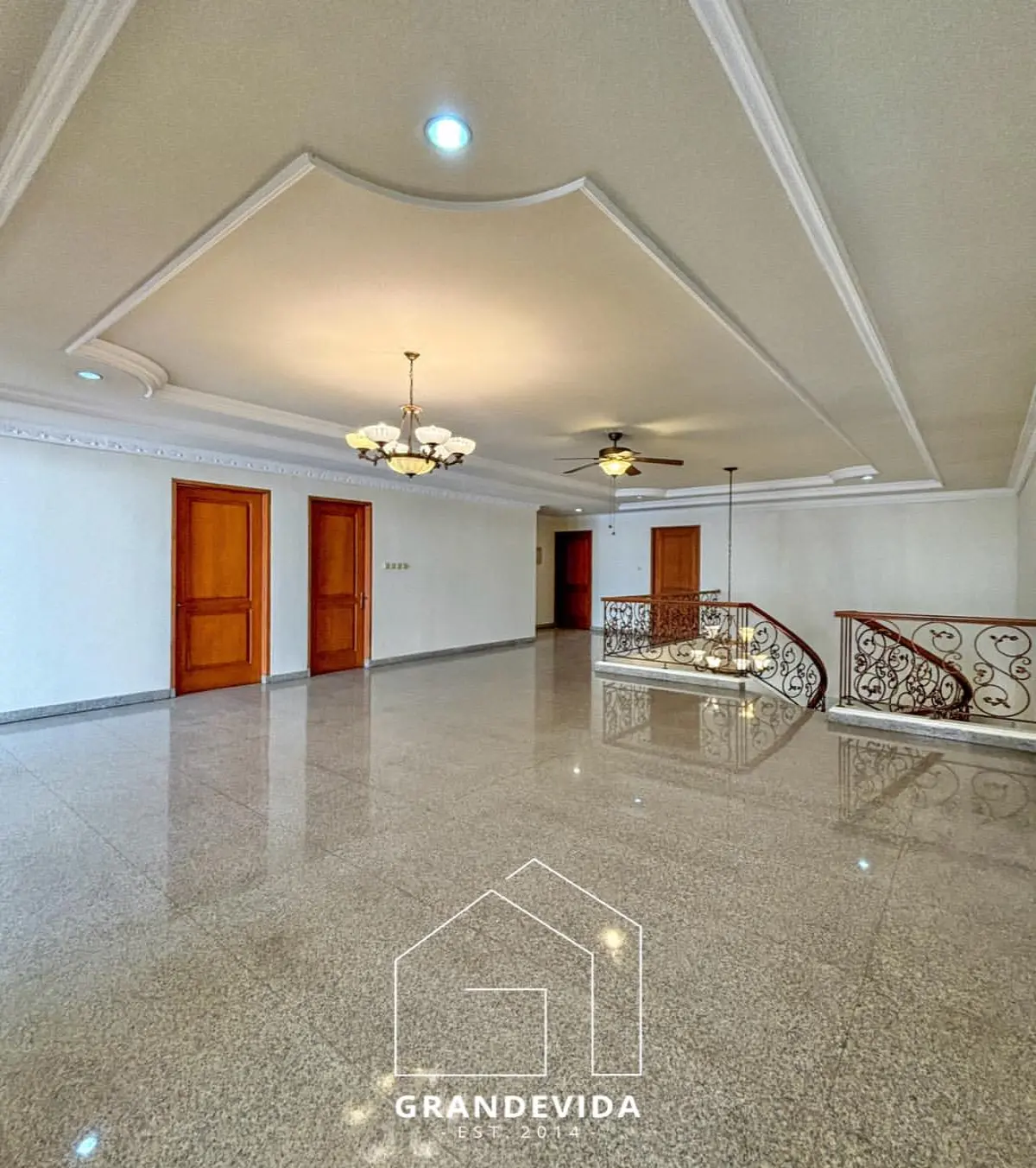 Rumah dijual di Cipete Jakarta Selatan - Rumah Mewah Cipete Jakarta Selatan - Dekat Pusat Kota, Siap Huni (tampak samping)