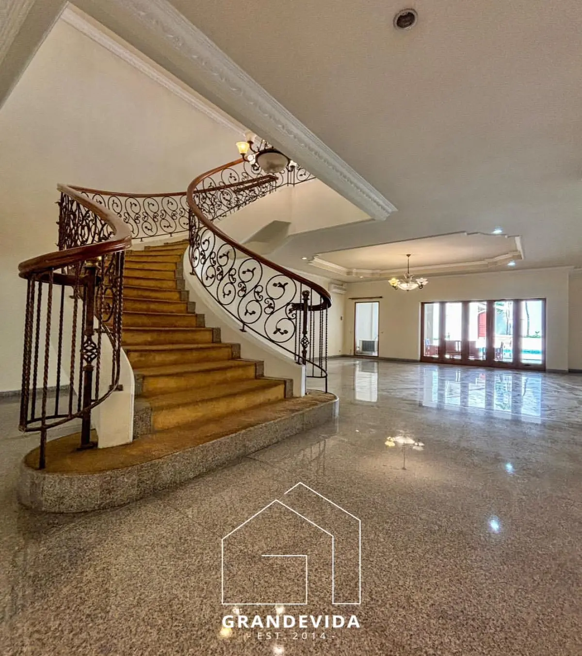 Rumah dijual di Cipete Jakarta Selatan - Rumah Mewah Cipete Jakarta Selatan - Dekat Pusat Kota, Siap Huni (ruang tamu)