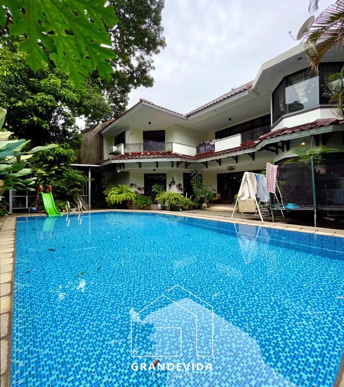 Rumah dijual di Cipete Jakarta Selatan - Hunian Idaman di Cipete, Jakarta Selatan Rumah Terawat & Nyaman (ruang tamu)