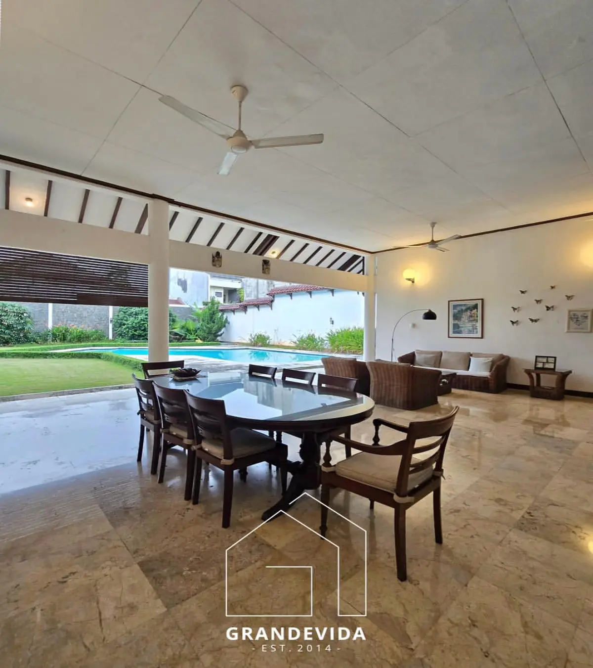 Rumah dijual di Cipete Jakarta Selatan - Cipete, Jakarta Selatan Rumah Idaman di Tanah Luas - Harga Nego! (ruang tamu)