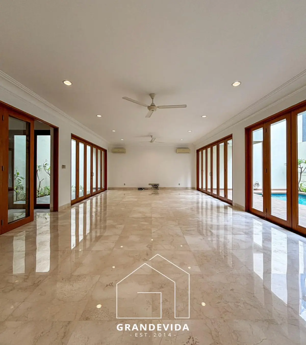 Rumah dijual di Cipete Jakarta Selatan - Rumah Mewah Cipete Jakarta Selatan Dijual Strategis (tampak samping)
