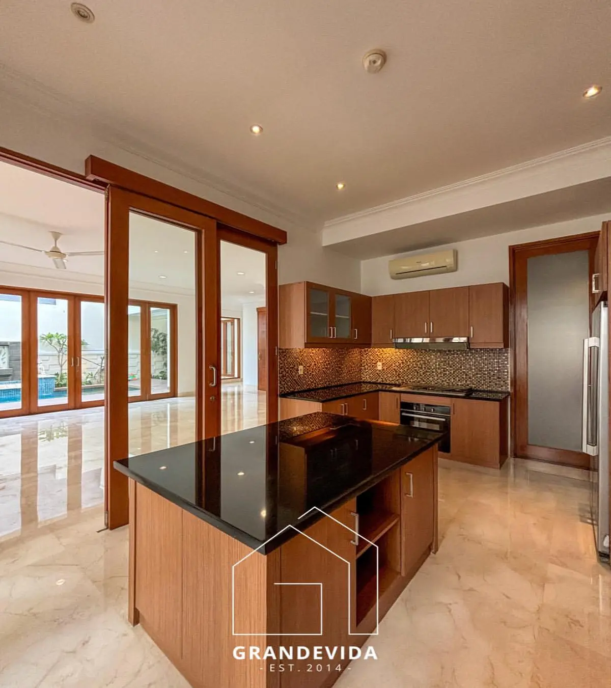 Rumah dijual di Cipete Jakarta Selatan - Rumah Mewah Cipete Jakarta Selatan Dijual Strategis (ruang tamu)