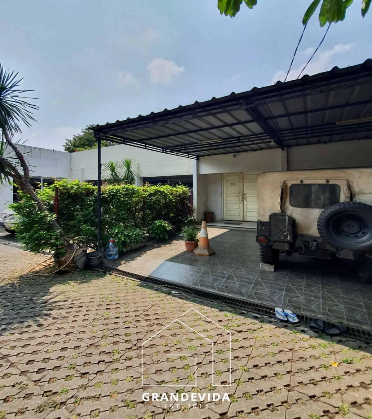 Rumah dijual di Cipete Jakarta Selatan - Rumah Cipete Jakarta Selatan, Rumah Tanah Luas di Pinggir Jalan (tampak samping)