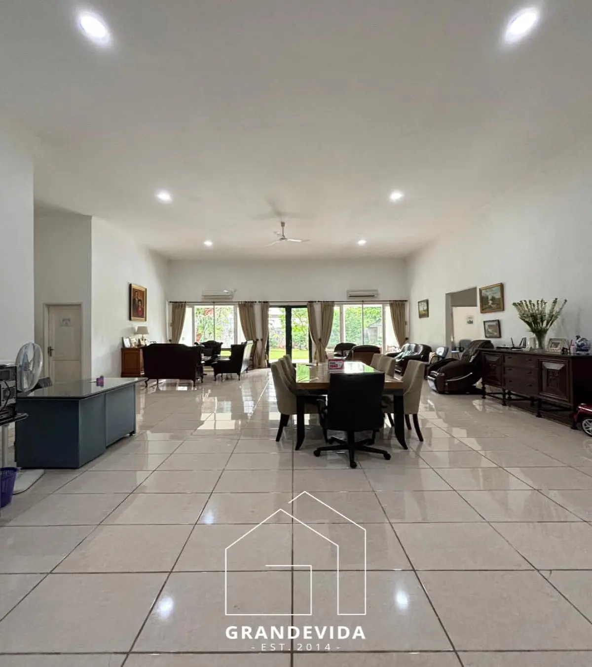 Rumah dijual di Cipete Jakarta Selatan - Dijual Rumah Mewah di Cipete, Jakarta Selatan - Dekat Fasilitas Umum (tampak samping)