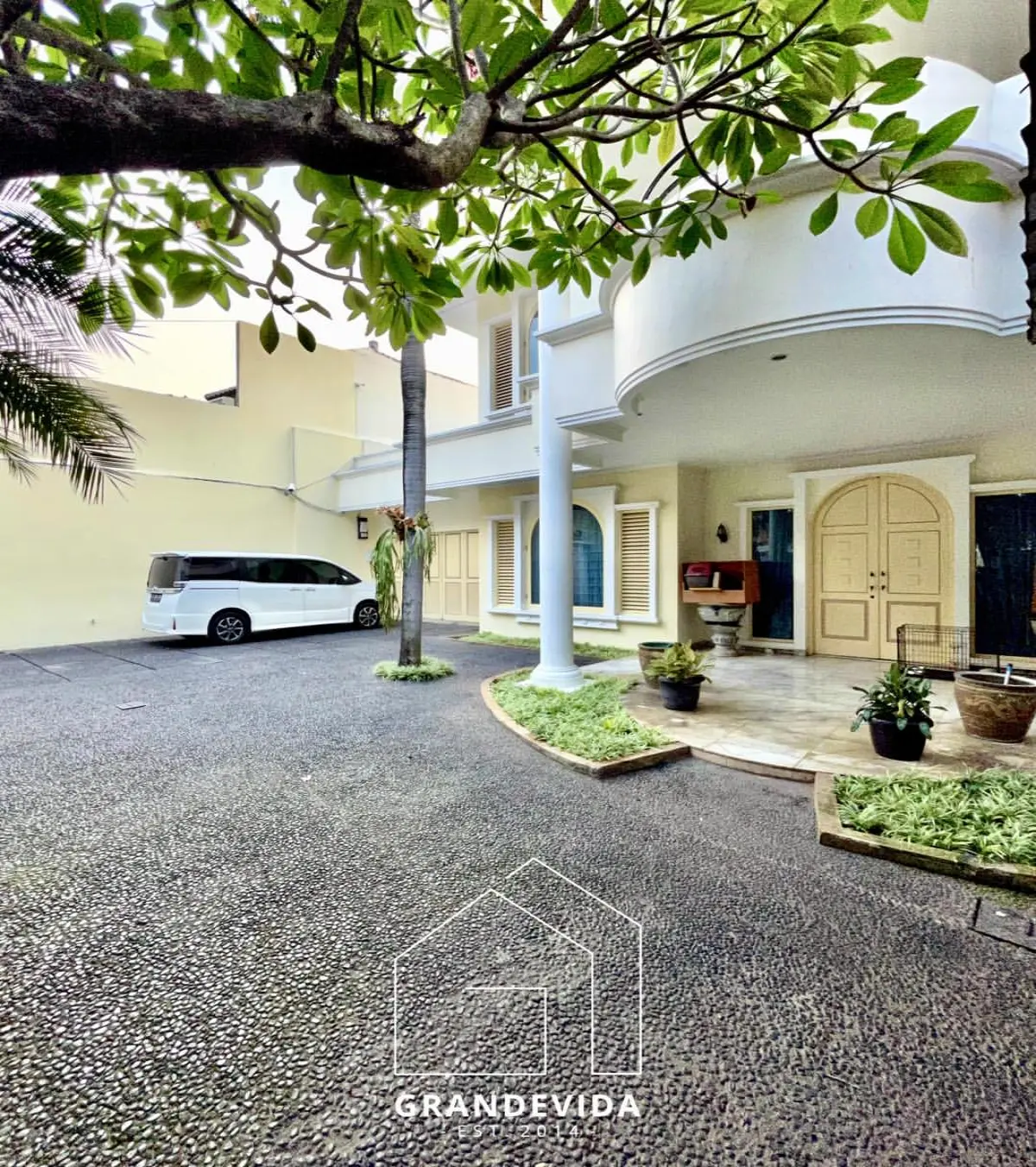 Rumah dijual di Cipete Jakarta Selatan - Rumah Dua Lantai Dijual di Cipete Jakarta Selatan (ruang tamu)