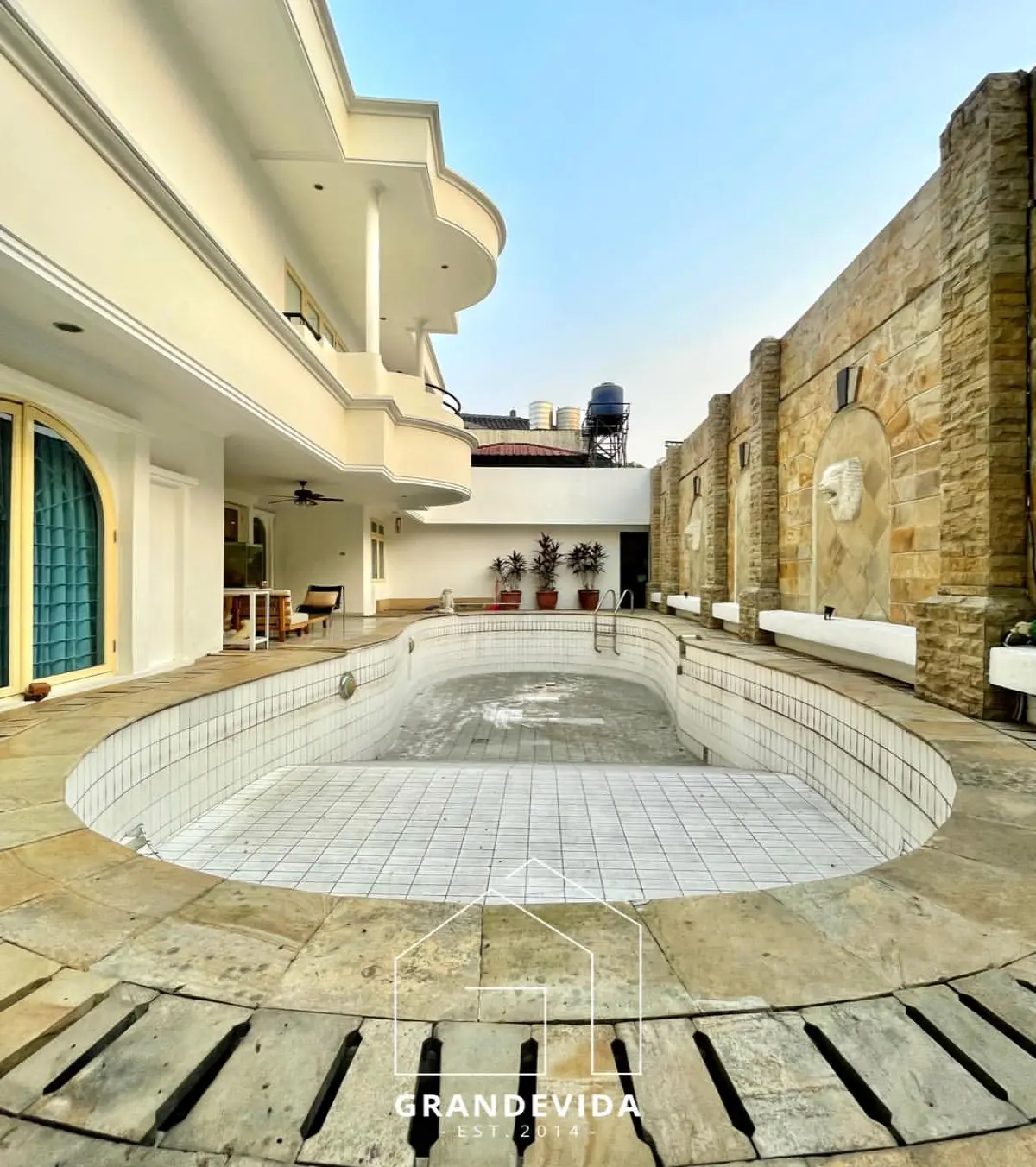 Rumah dijual di Cipete Jakarta Selatan - Rumah Dua Lantai Dijual di Cipete Jakarta Selatan (kamar tidur)