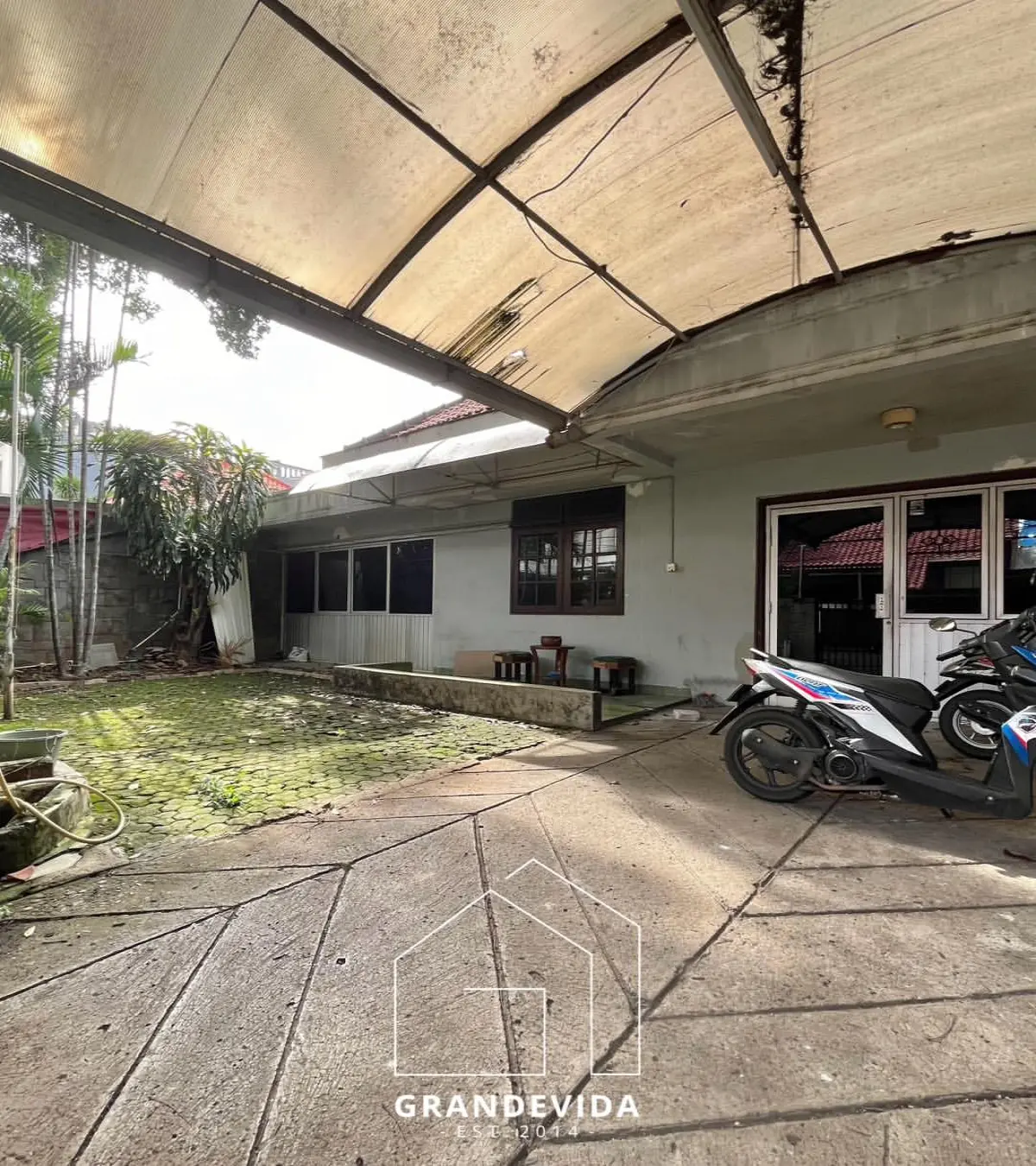 Rumah dijual di Kebayoran Baru Jakarta Selatan - Jual Rumah Eksklusif Kebayoran Baru, Lokasi Strategis (tampak samping)