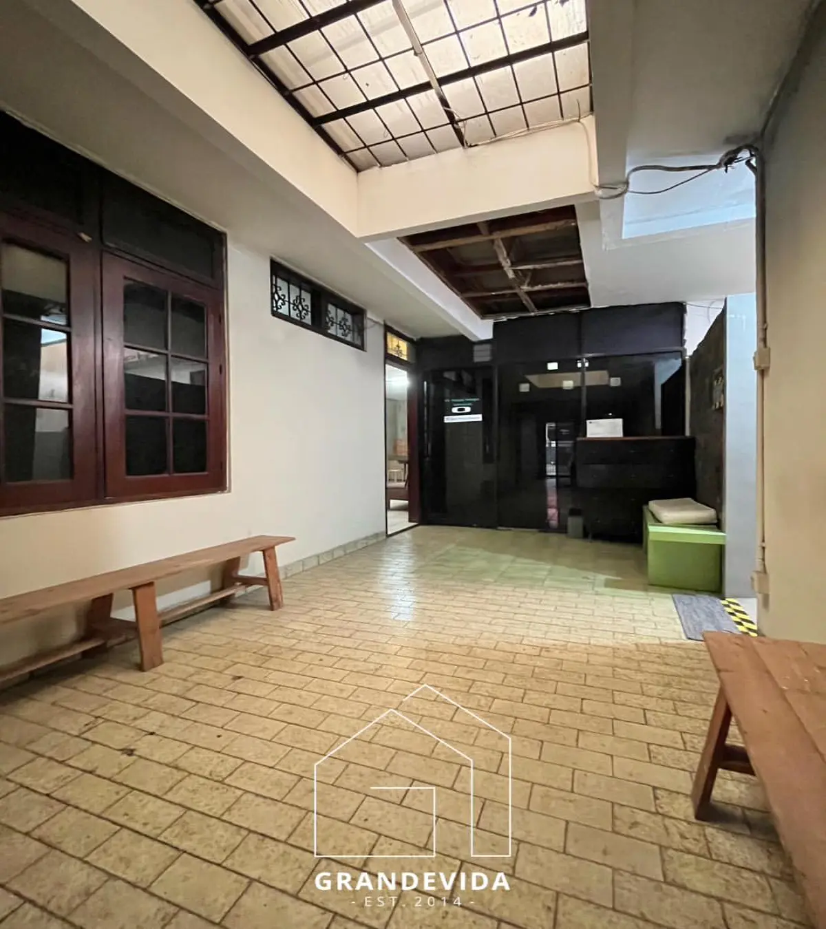 Rumah dijual di Kebayoran Baru Jakarta Selatan - Jual Rumah Eksklusif Kebayoran Baru, Lokasi Strategis (ruang tamu)