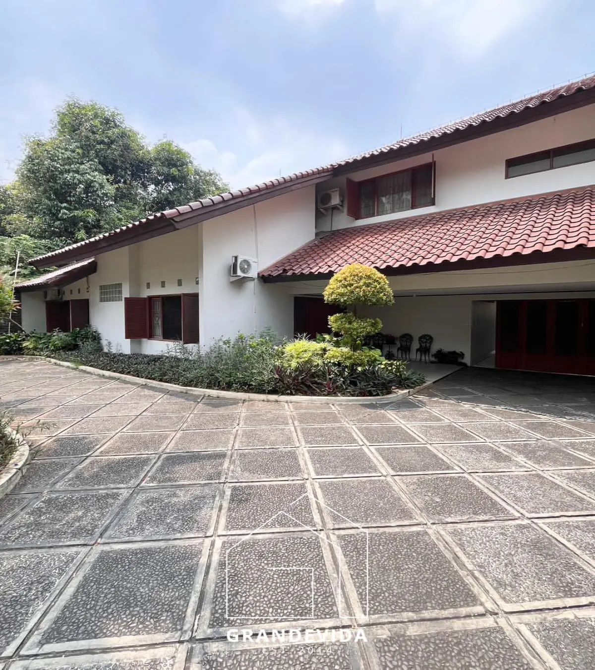 Rumah dijual di Kebayoran Baru Jakarta Selatan - Kebayoran Baru Rumah Dijual, Harga Nego, Dekat Fasilitas Umum (tampak samping)