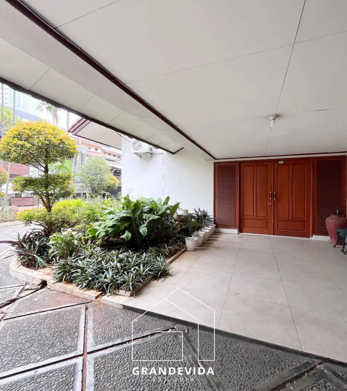 Rumah dijual di Kebayoran Baru Jakarta Selatan - Kebayoran Baru Rumah Dijual, Harga Nego, Dekat Fasilitas Umum (ruang tamu)