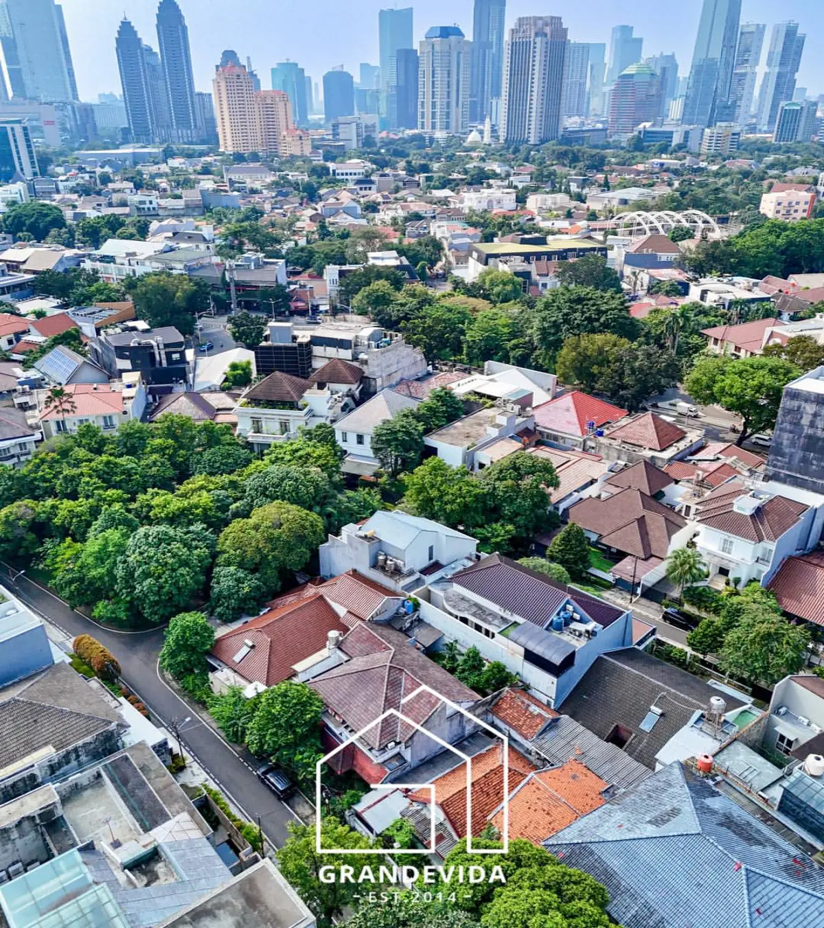 Rumah dijual di Kebayoran Baru Jakarta Selatan - Dijual Tanah & Rumah di Kebayoran Baru, Harga Nego! (ruang tamu)