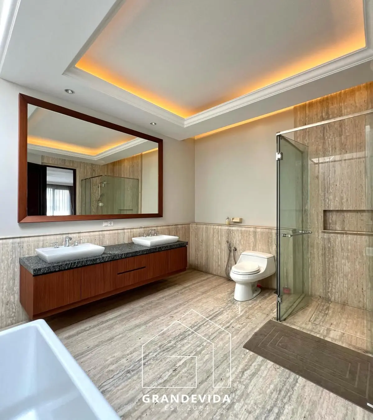 Rumah dijual di Kebayoran Baru Jakarta Selatan - Rumah Dijual Hang Lekiu Kebayoran Baru Jakarta Selatan  Siap Huni (kamar mandi)