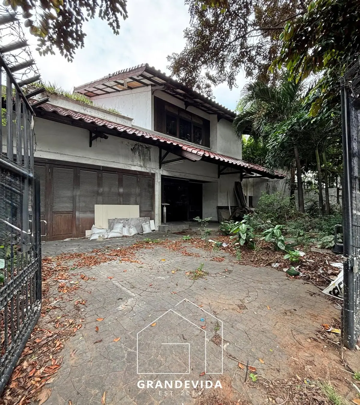 Rumah dijual di Kebayoran Baru Jakarta Selatan - Rumah Dijual Gandaria Kebayoran Baru Lokasi Strategis Jakarta Selatan (tampak samping)