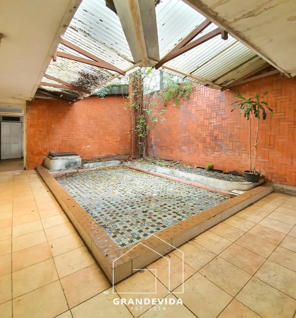 Rumah dijual di Kebayoran Baru Jakarta Selatan - Rumah Mewah Dijual Cipaku Kebayoran Baru - Lokasi Strategis (tampak samping)