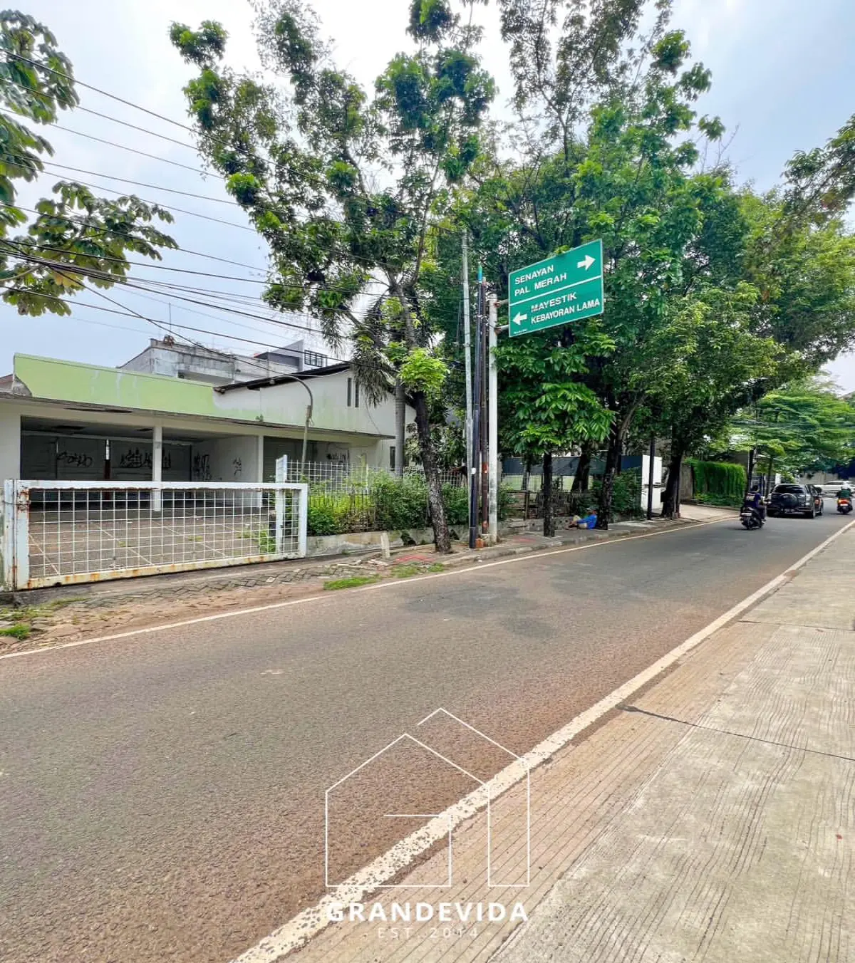 Rumah dijual di Kebayoran Baru Jakarta Selatan - Rumah Tua Hitung Tanah Dijual di Kebayoran Baru (kamar mandi)