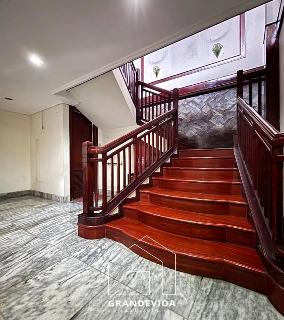 Rumah dijual di Kebayoran Baru Jakarta Selatan - Rumah Mewah Dijual Cipaku Kebayoran Baru - Harga Nego! (tampak samping)