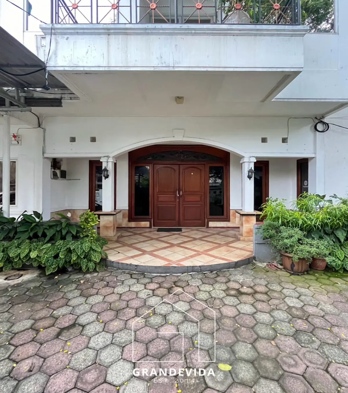 Rumah dijual di Kebayoran Baru Jakarta Selatan - Rumah Dijual di Panglima Polim Kebayoran Baru (tampak samping)
