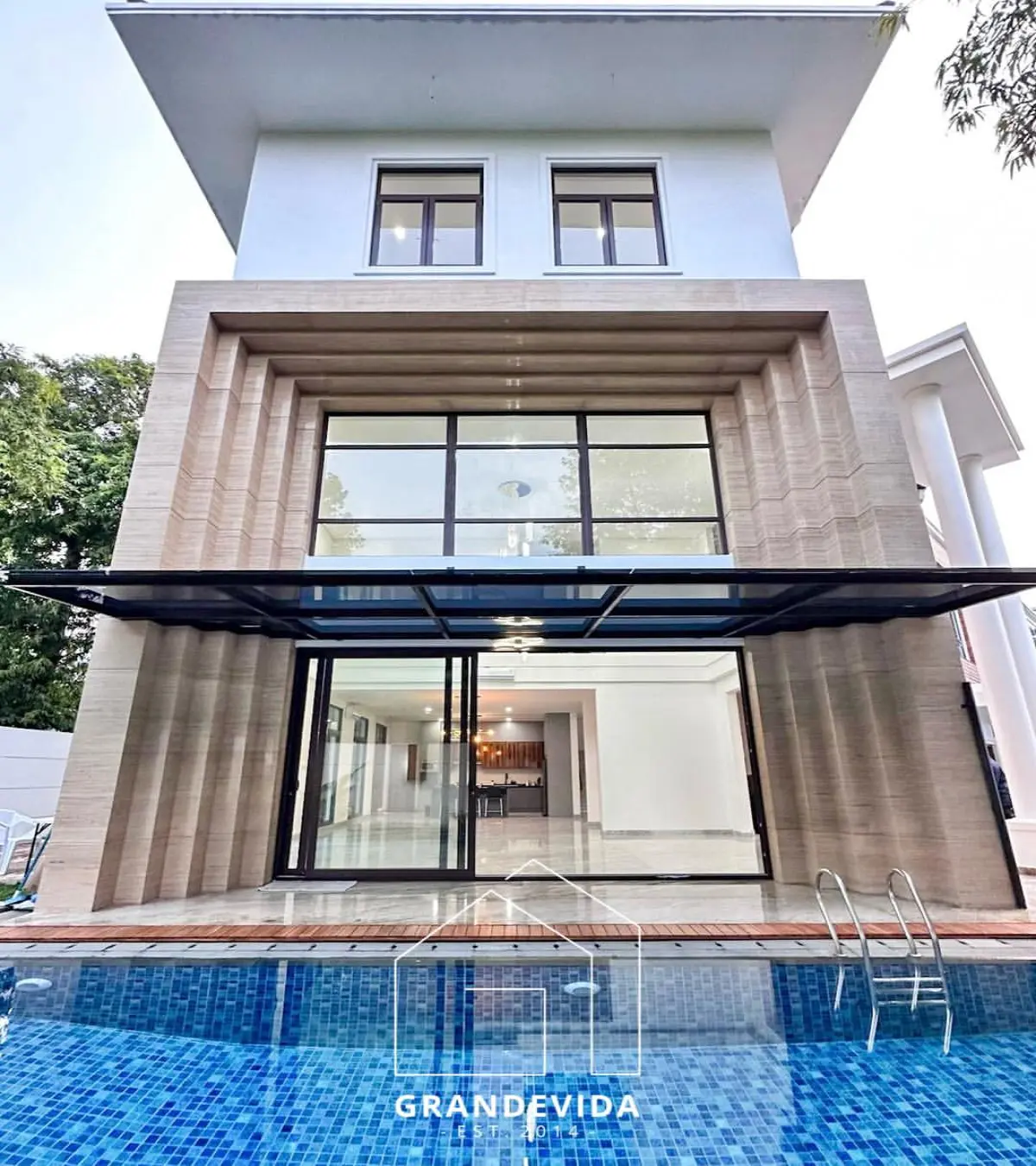 Rumah dijual di Kebayoran Baru Jakarta Selatan - Rumah Dijual di Dempo Kebayoran Baru Jakarta Selatan (tampak samping)