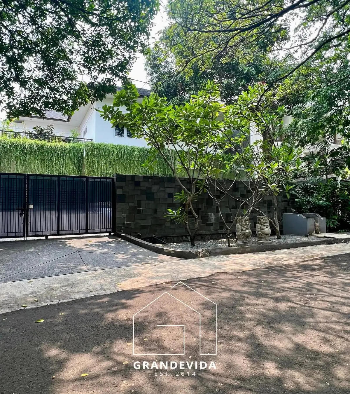 Rumah dijual di Kebayoran Baru Jakarta Selatan - Rumah Dijual Tirtayasa Kebayoran Baru Jakarta Selatan (tampak samping)