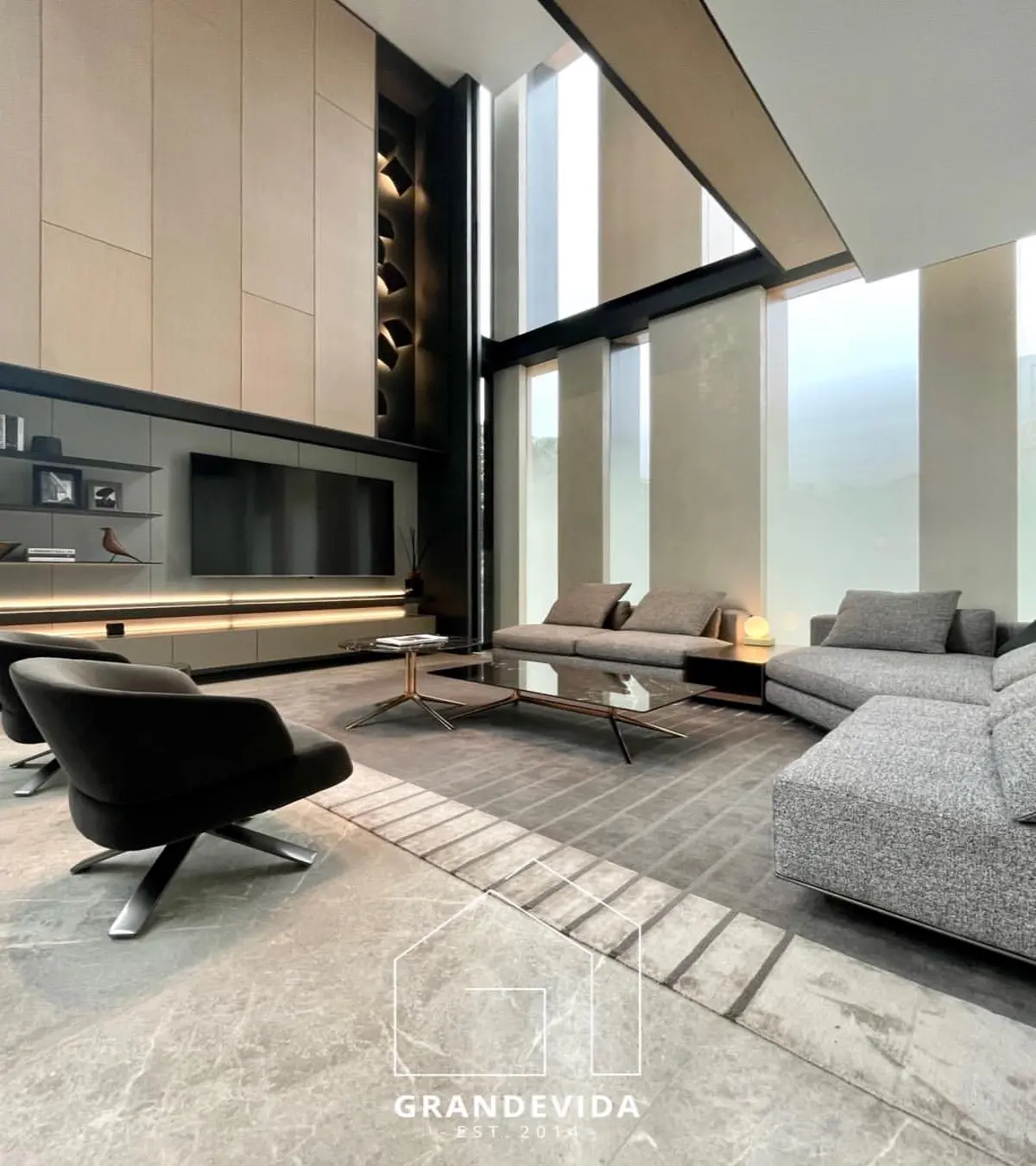 Rumah dijual di Kebayoran Baru Jakarta Selatan - Rumah Dijual Kebayoran Baru Fully Furnished (tampak samping)