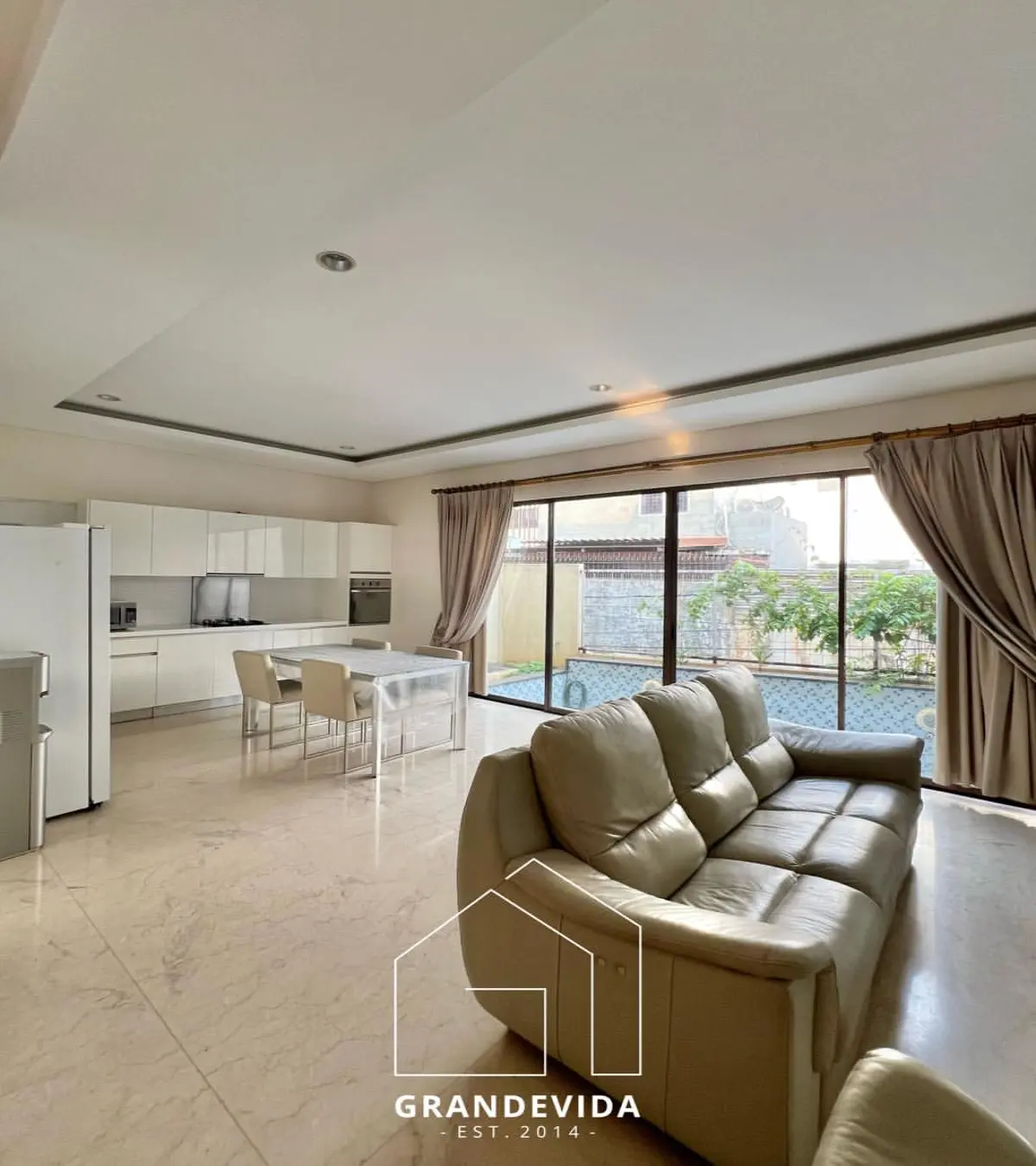 Rumah dijual di Lebak bulus Jakarta Selatan - Rumah Dalam Townhouse di Lebak bulus Jakarta Selatan (tampak samping)
