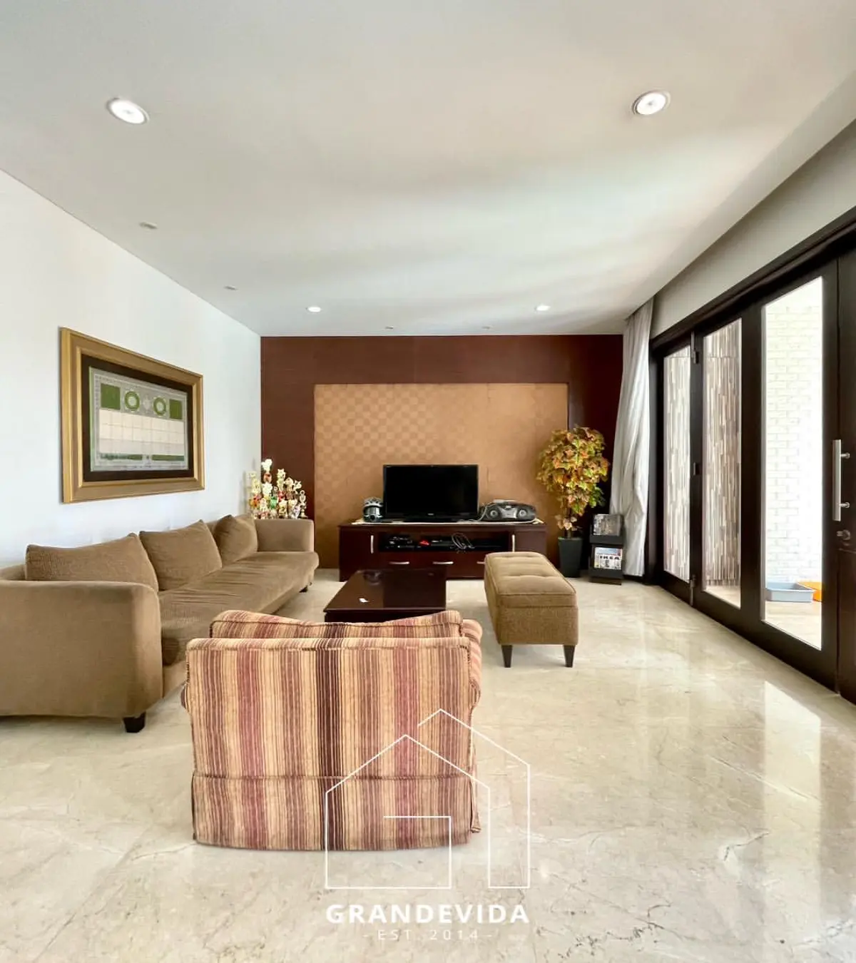 Rumah dijual di Kebayoran Lama Jakarta Selatan - Rumah Kebayoran Lama Jakarta Selatan - Turun Harga (tampak samping)