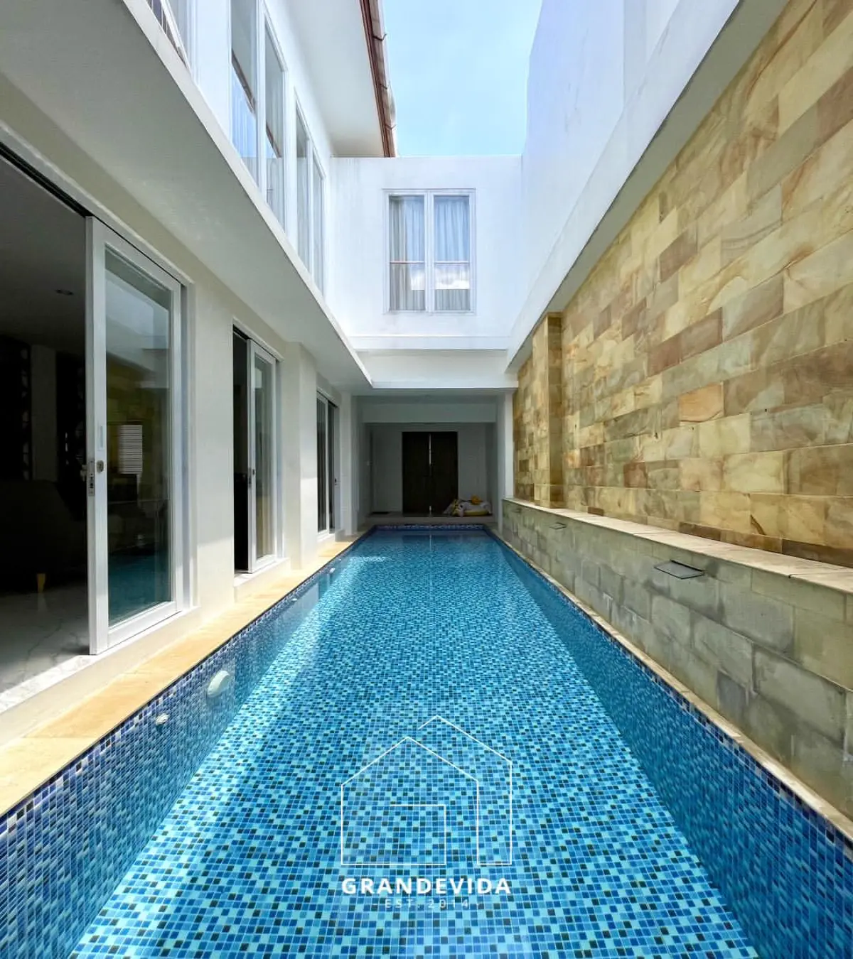 Rumah dijual di Cilandak Jakarta Selatan - Rumah Dijual Paso Cilandak Fully Furnished (ruang tamu)