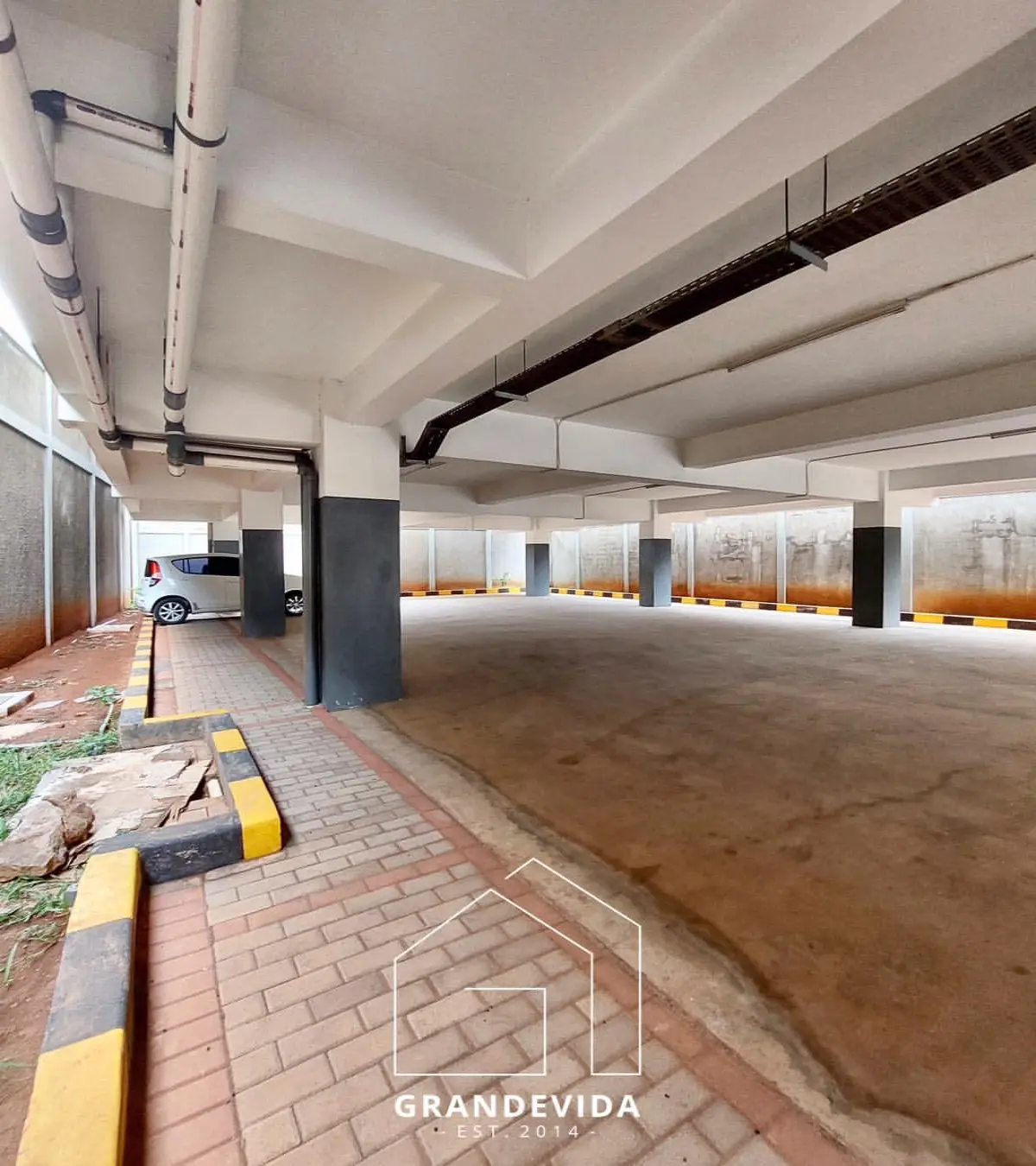 Rumah dijual di Matraman Jakarta Timur - Gedung Dijual di Matraman Jakarta Timur (ruang tamu)