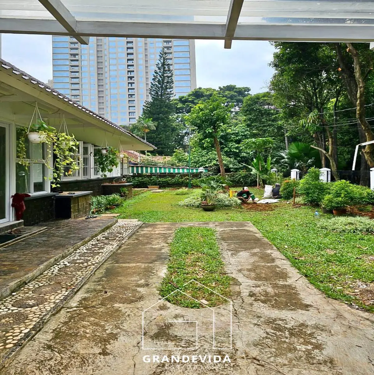 Rumah dijual di Kebayoran Baru Jakarta Selatan - Rumah Dijual Martimbang Kebayoran Baru Jakarta Selatan (tampak samping)