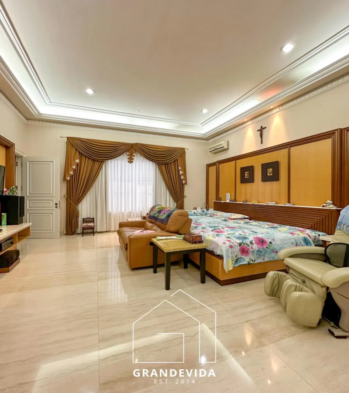Rumah dijual di Kebayoran Baru Jakarta Selatan - Rumah Dijual Patiunus Kebayoran Baru Jakarta Selatan (tampak samping)