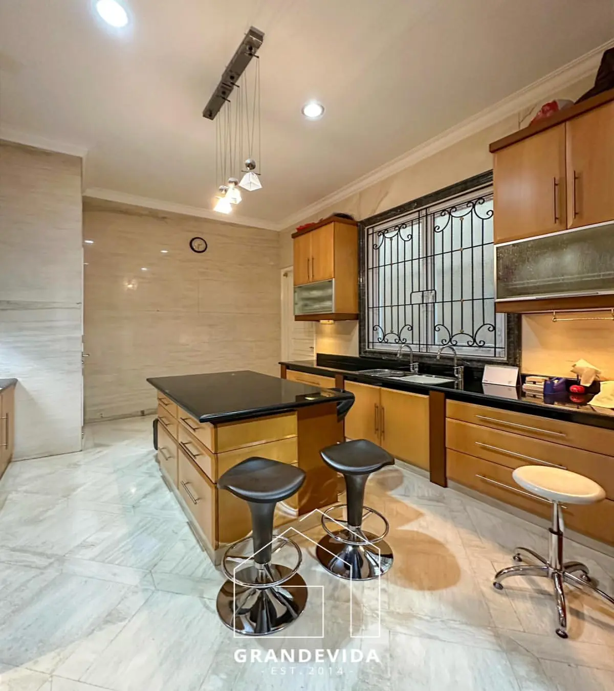 Rumah dijual di Kebayoran Baru Jakarta Selatan - Rumah Dijual Patiunus Kebayoran Baru Jakarta Selatan (kamar mandi)