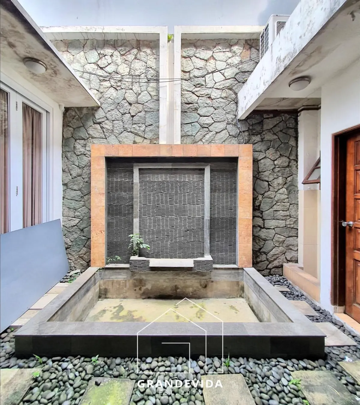 Rumah dijual di Kebayoran Baru Jakarta Selatan - Rumah Dijual Tulodong Kebayoran Baru Lokasi Prime (tampak samping)