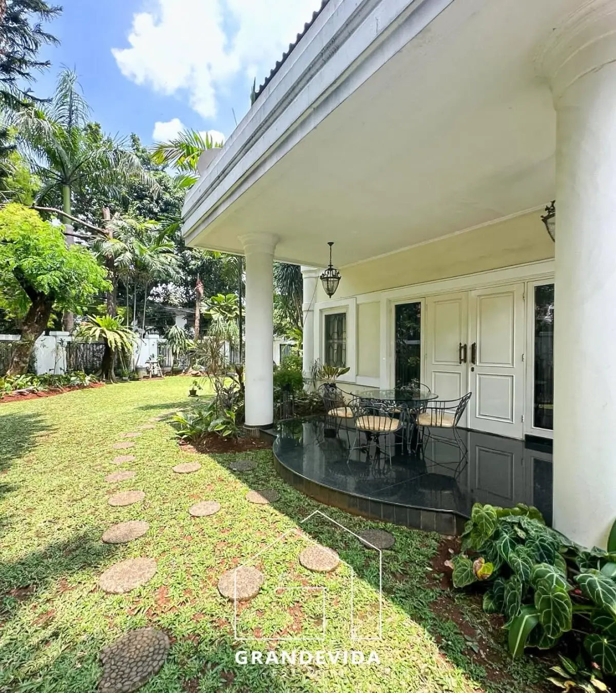 Rumah dijual di Kebayoran Baru Jakarta Selatan - Rumah Dijual Wijaya Kebayoran Baru Lokasi Terbaik (ruang tamu)