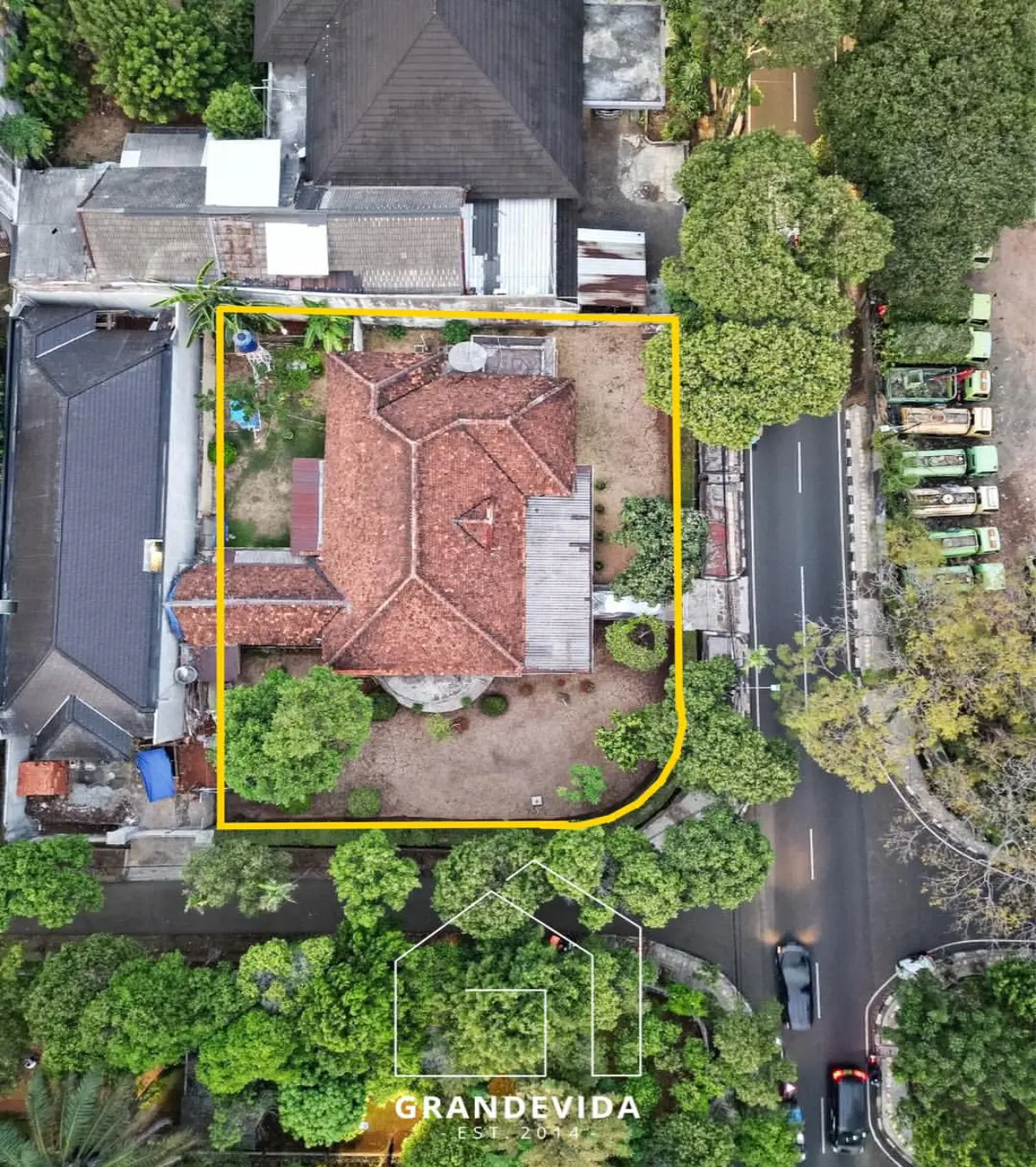 Rumah dijual di Kebayoran Baru Jakarta Selatan - Rumah Dijual Sinabung Kebayoran Baru Jakarta Selatan (tampak samping)