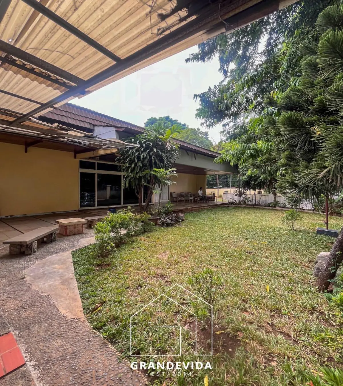 Rumah dijual di Kebayoran Baru Jakarta Selatan - Rumah Dijual Hang Lekiu Kebayoran Baru Posisi Hook (tampak samping)