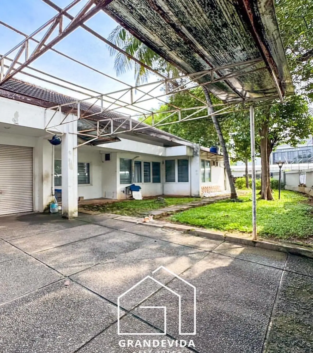 Rumah dijual di Kebayoran Baru Jakarta Selatan - Rumah Dijual Sisingamangaraja Kebayoran Baru Jakarta Selatan (tampak samping)
