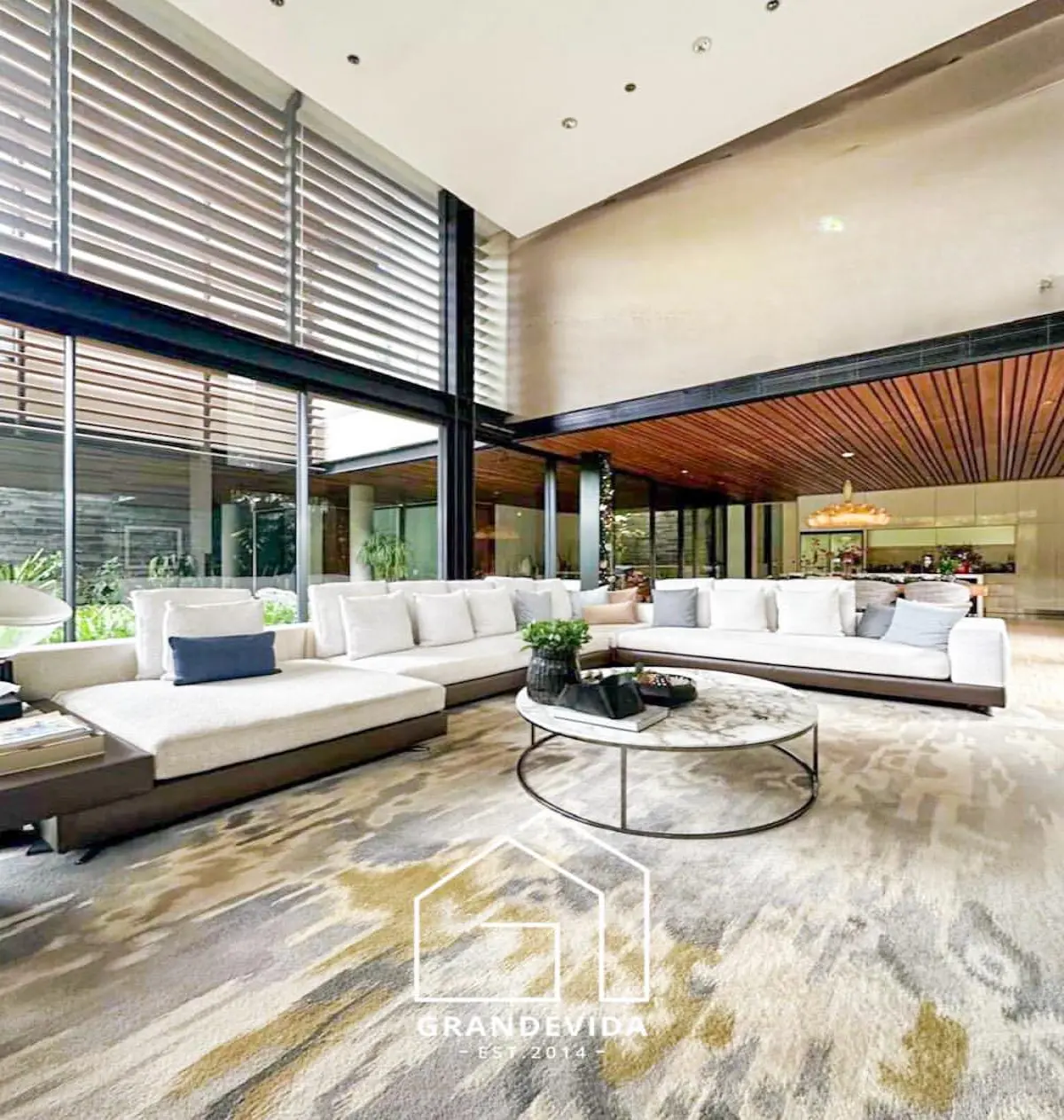 Rumah dijual di Kebayoran Baru Jakarta Selatan - Rumah Dijual Darmawangsa Kebayoran Baru Lokasi strategis (tampak samping)