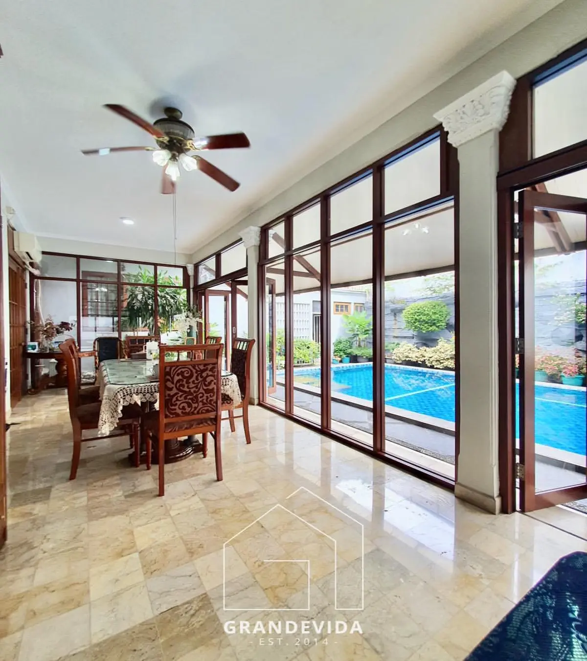 Rumah dijual di Pondok Indah Jakarta Selatan - Rumah Dijual di Pondok Indah Dekat dengan Mall (tampak samping)