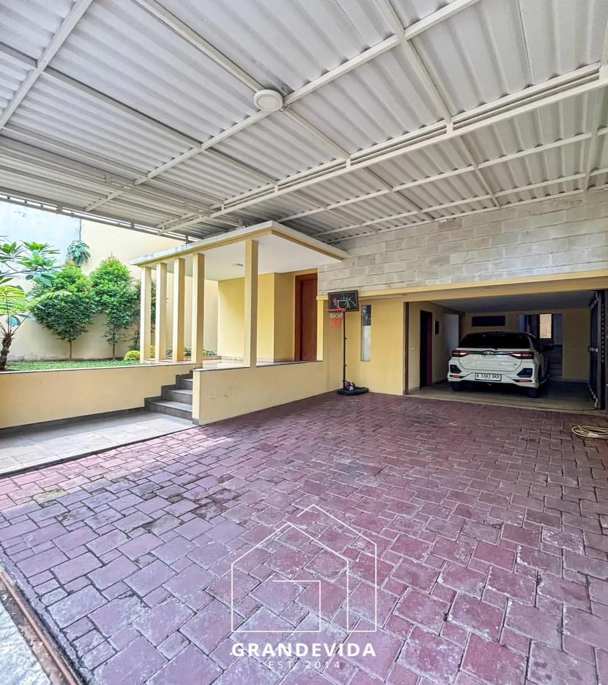 Rumah dijual di Kemang Jakarta Selatan - Rumah Dijual di Kemang Lokasi tidak Banjir (ruang tamu)