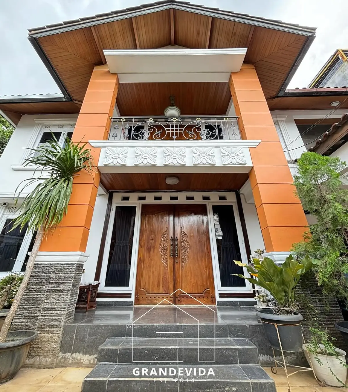 Rumah dijual di Tanjung Barat Jakarta Selatan - Rumah Dijual di Tanjung Barat (tampak samping)
