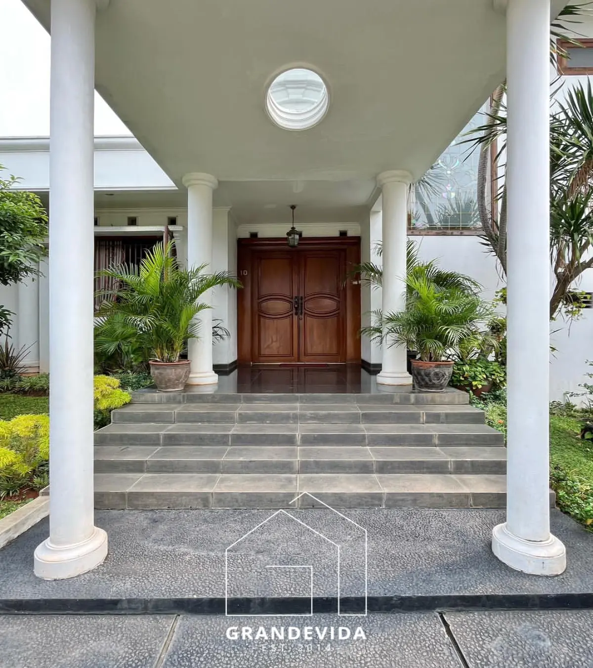 Rumah dijual di Pejaten Jakarta Selatan - Rumah Dijual di Pejaten - Rumah Mewah Siap Huni (tampak samping)