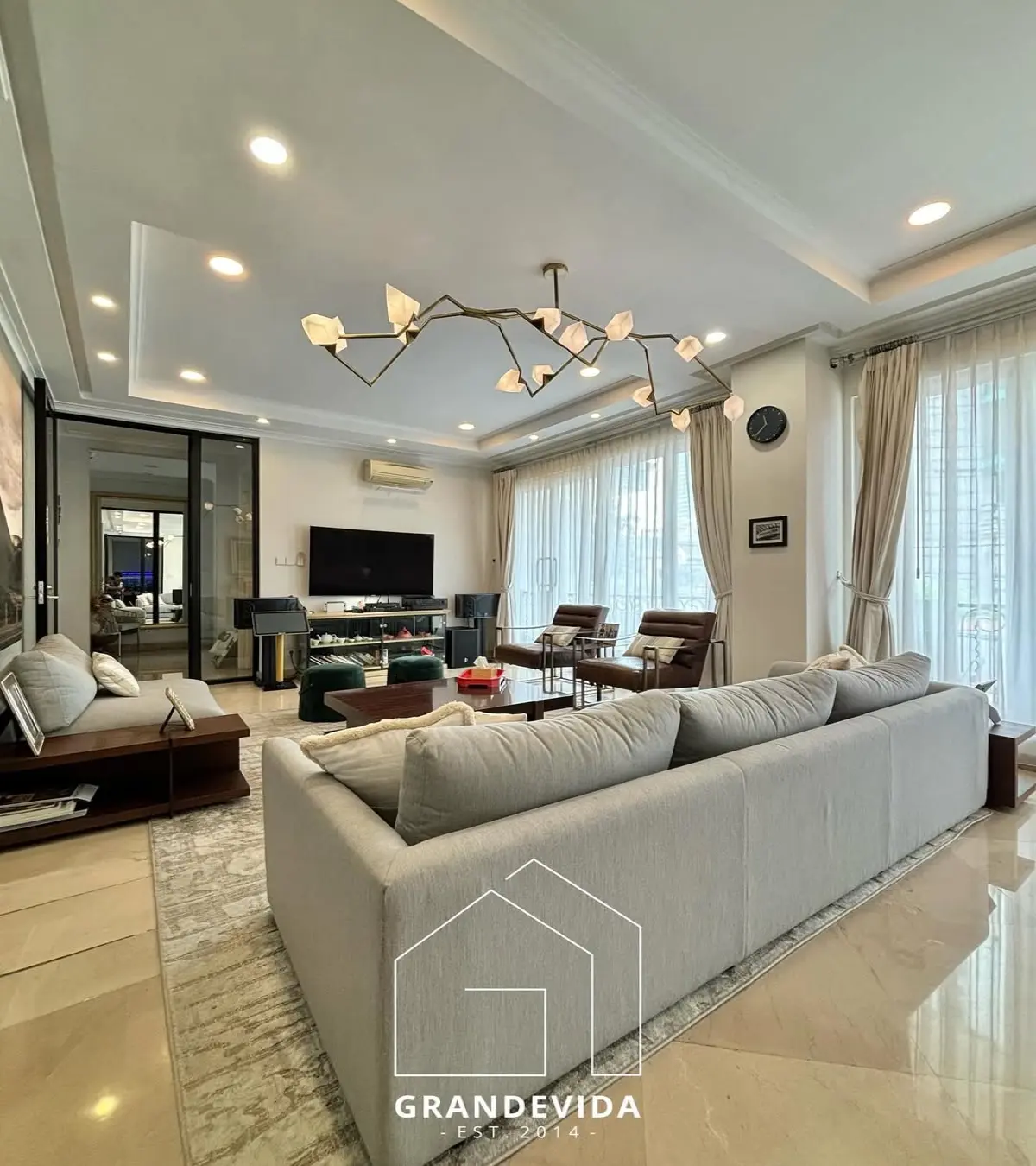 Rumah dijual di Kuningan Jakarta Selatan - Rumah Dijual di Kuningan Jakarta Selatan (tampak samping)